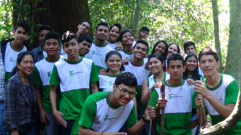 Professora Paula Valente e alunos do 2º ano de Informática