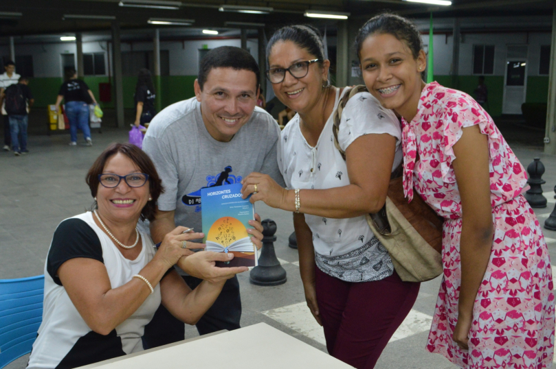 lançamento do livro.jpg
