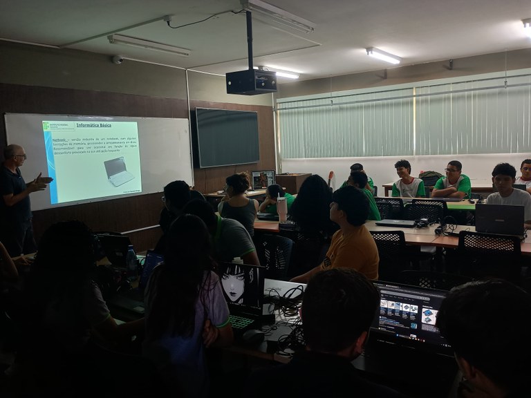 Aula inaugural do curso Informática Básica3.jpeg