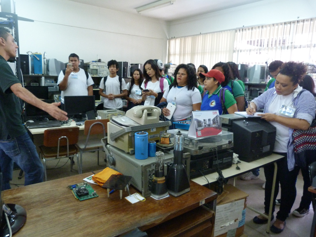 12. Visita ao Laboratório de Áudio e Vídeo.JPG