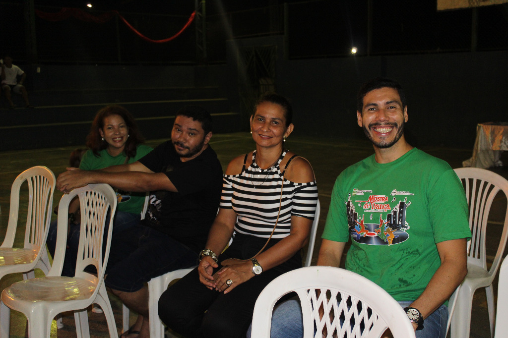 Prof. Larissa Marine e amigos.JPG